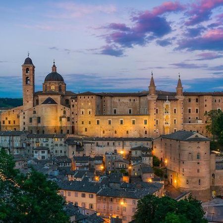 Appartamento Tipico In Centro Storico ウルビーノ エクステリア 写真