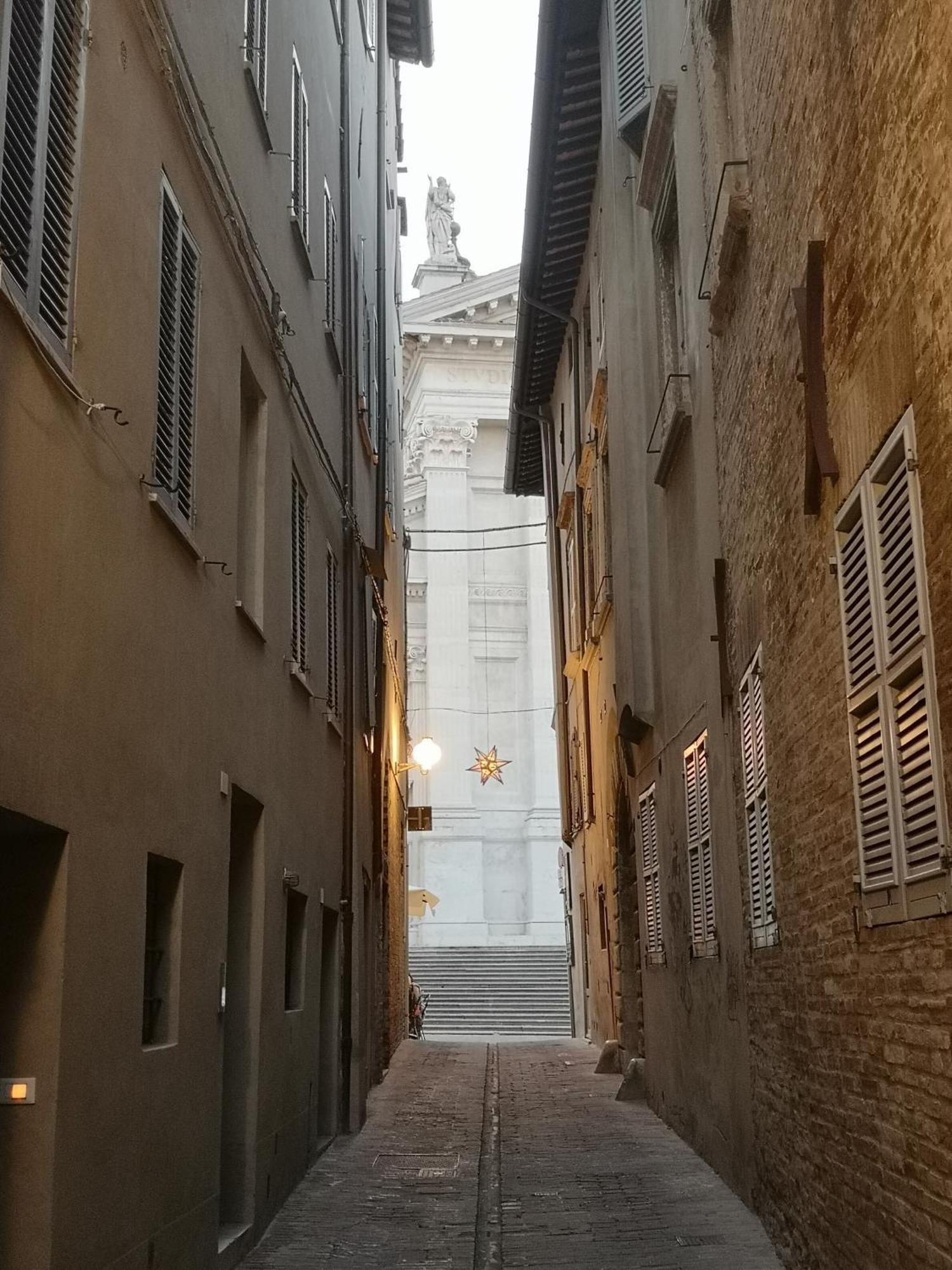 Appartamento Tipico In Centro Storico ウルビーノ エクステリア 写真